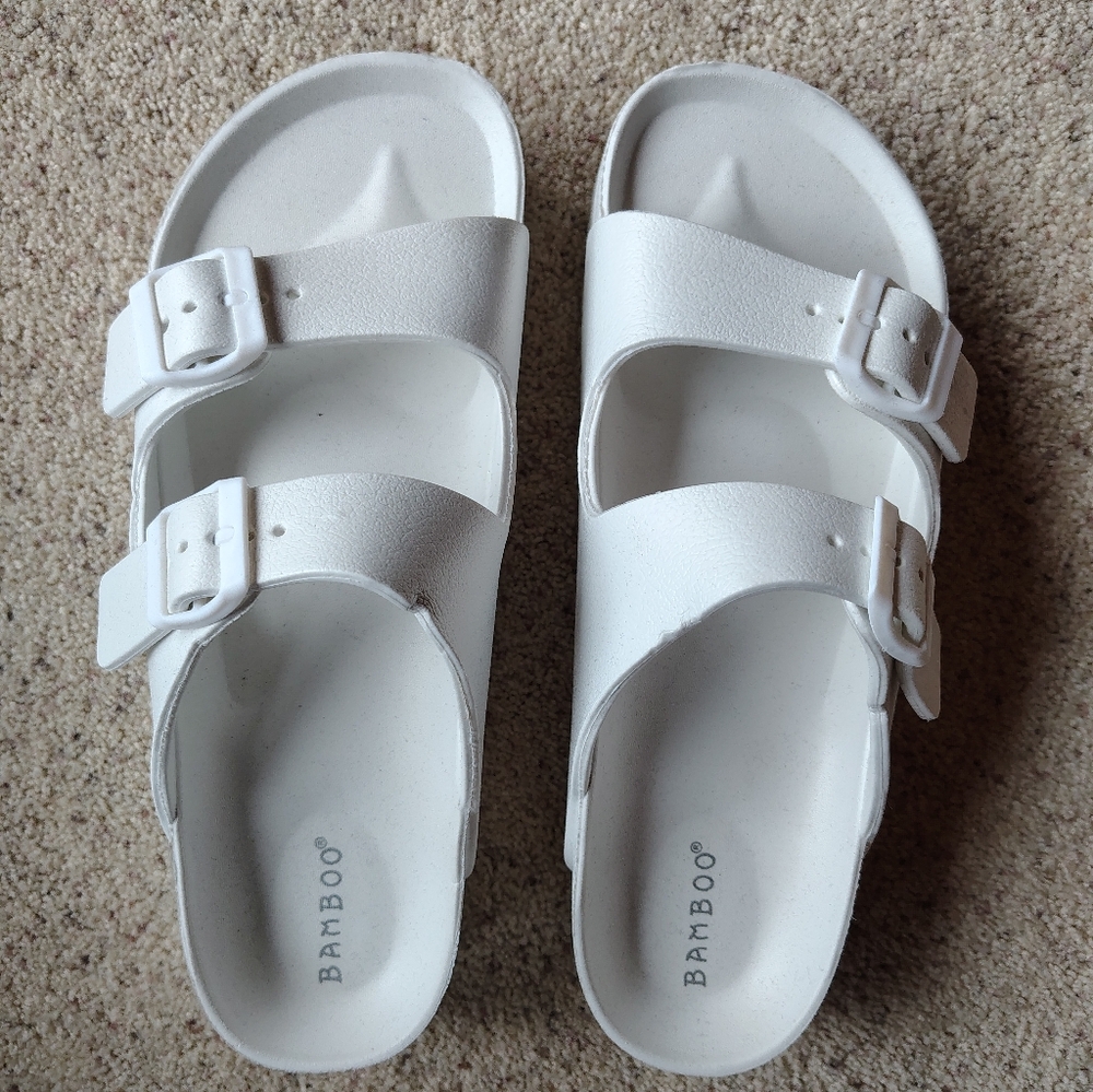 BAMBOO Brand White Dual Buckle Slide Sandals Size 9 Plastic/Rubber
